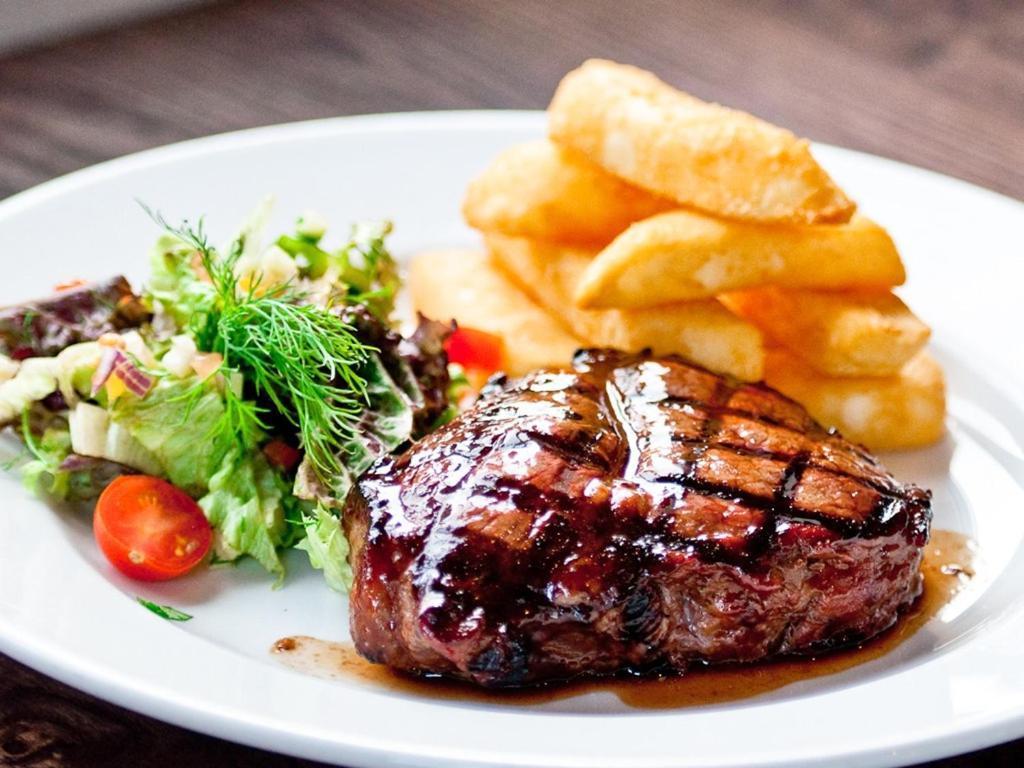 فندق The Percy Arms جيلدفورد المظهر الخارجي الصورة